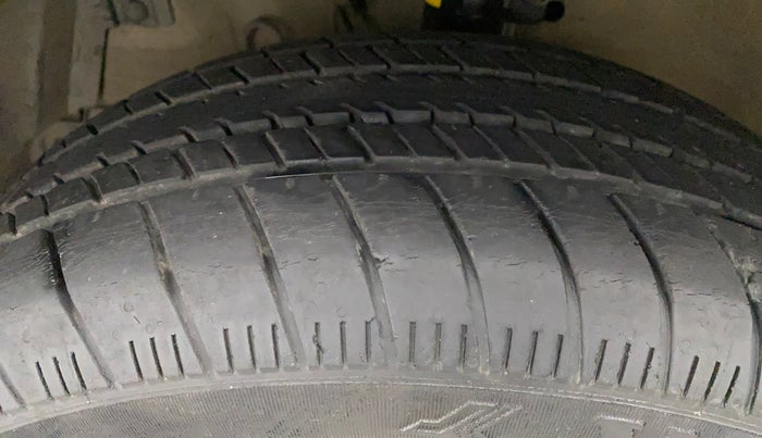 2017 Maruti Ertiga VXI ABS, Petrol, Manual, 54,647 km, Left Front Tyre Tread