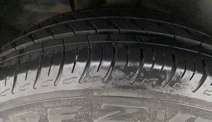 2017 Maruti Ertiga VXI ABS, Petrol, Manual, 54,647 km, Right Rear Tyre Tread