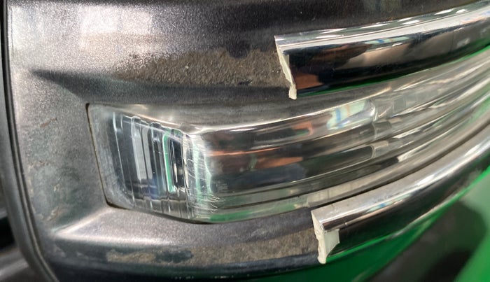 2015 Maruti Swift ZXI D, Petrol, Manual, 33,128 km, Right rear-view mirror - Cover has minor damage