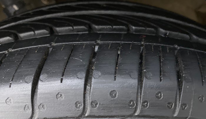2015 Maruti Swift ZXI D, Petrol, Manual, 33,128 km, Left Front Tyre Tread