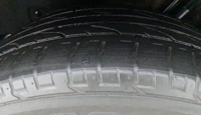 2018 Mahindra MARAZZO M8 7 STR, Diesel, Manual, Left Rear Tyre Tread