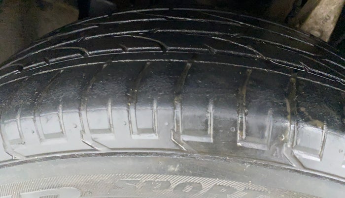 2018 Mahindra MARAZZO M8 7 STR, Diesel, Manual, Left Front Tyre Tread
