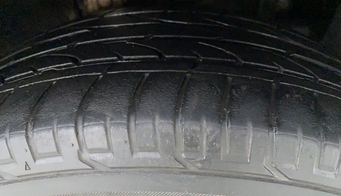 2018 Mahindra MARAZZO M8 7 STR, Diesel, Manual, Right Rear Tyre Tread