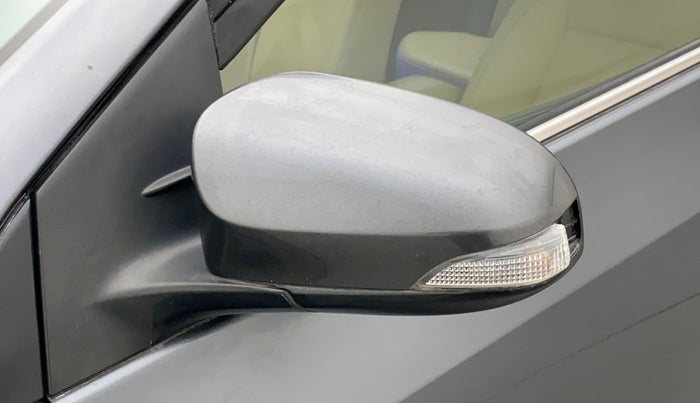 2017 Toyota Corolla Altis VL CVT PETROL, Petrol, Automatic, 86,409 km, Left rear-view mirror - Indicator light has minor damage