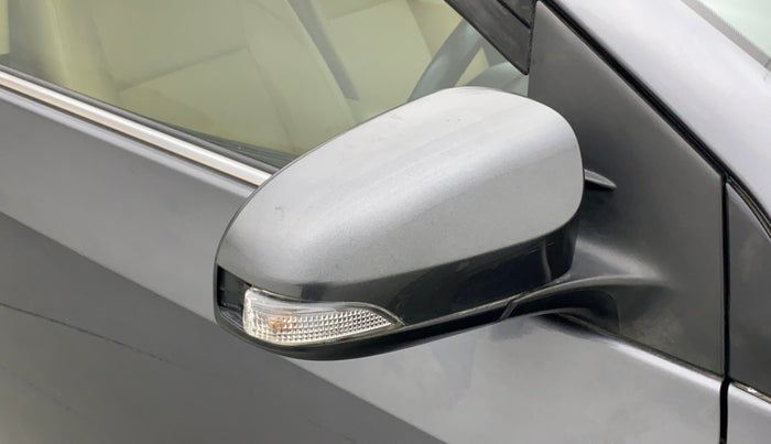 2017 Toyota Corolla Altis VL CVT PETROL, Petrol, Automatic, 86,409 km, Right rear-view mirror - Indicator light has minor damage