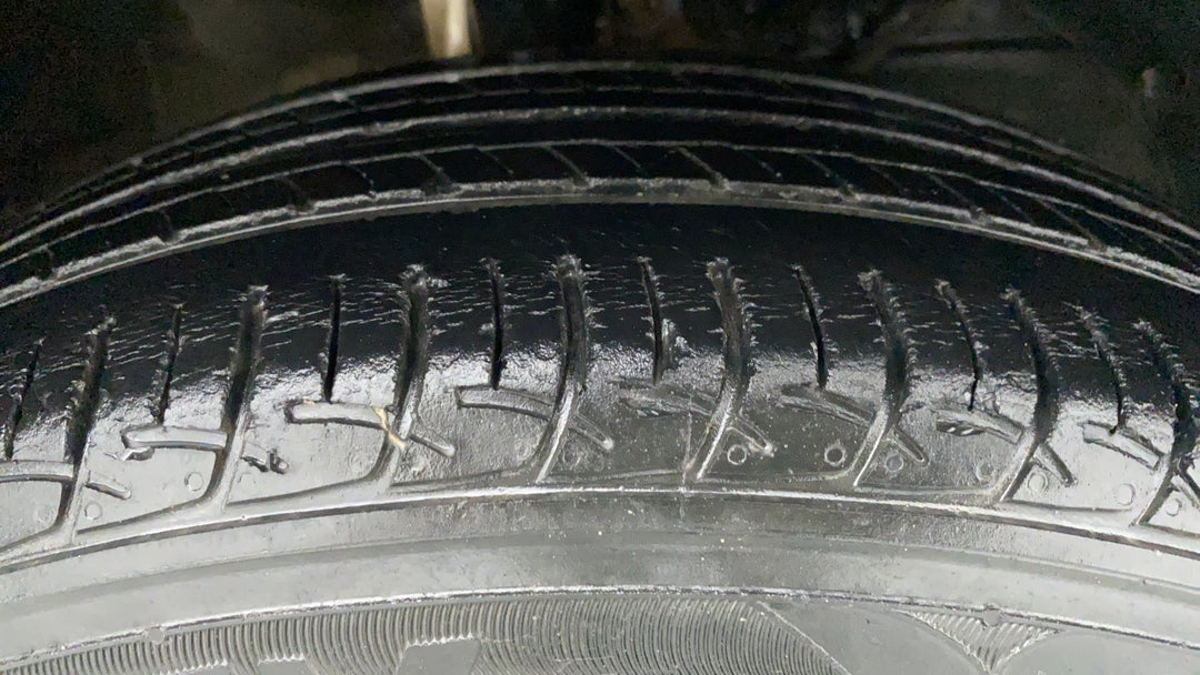 Right Front Tyre Tread