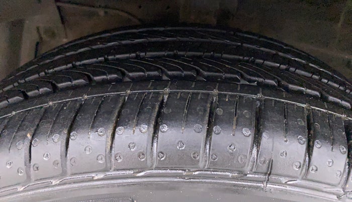 2022 Maruti Ciaz ALPHA 1.5 MT VTVT SHVS, Petrol, Manual, 4,692 km, Left Front Tyre Tread