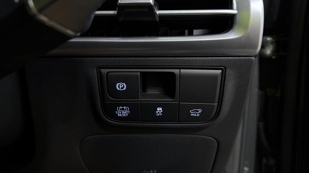 2025 Hyundai Tucson Premium Hybrid (AWD), Automatic, 2546 km, Utility Switches/Buttons
