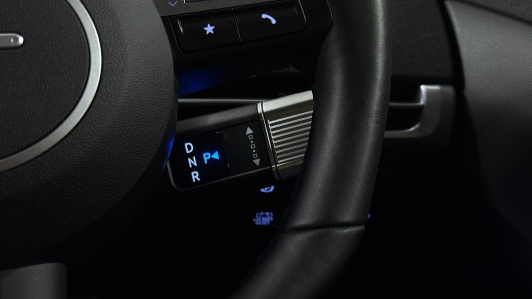 2025 Hyundai Tucson Premium Hybrid (AWD), Automatic, 2546 km, Gear Lever 