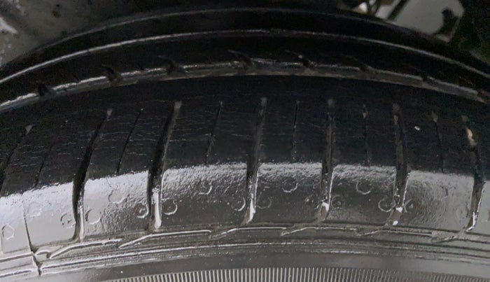 2018 Maruti Ciaz DELTA 1.5 SHVS VVT MT, Petrol, Manual, 30,729 km, Left Rear Tyre Tread