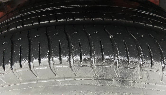 2013 Maruti Swift VDI, Diesel, Manual, 49,234 km, Right Front Tyre Tread