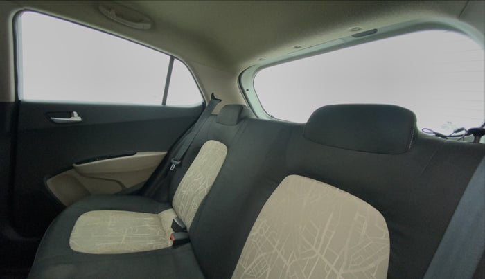 2017 Hyundai Grand i10 SPORTZ (O) 1.2 AT VTVT, Petrol, Automatic, 30,210 km, Right Side Rear Door Cabin