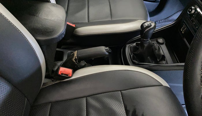 2017 Ford Ecosport TREND+ 1.5L DIESEL, Diesel, Manual, 84,083 km, Gear lever - Hand brake lever cover torn