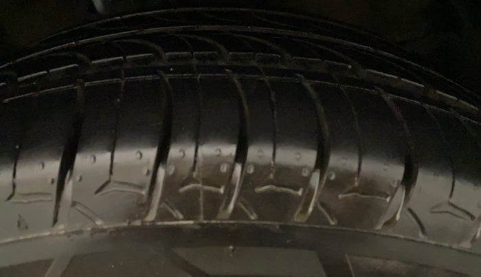 2017 Maruti Baleno ZETA PETROL 1.2, Petrol, Manual, 49,469 km, Left Front Tyre Tread