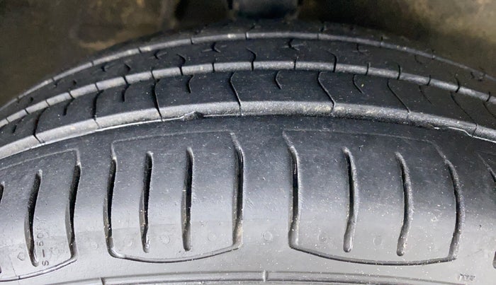 2017 Maruti Alto K10 VXI P, Petrol, Manual, 95,590 km, Right Front Tyre Tread