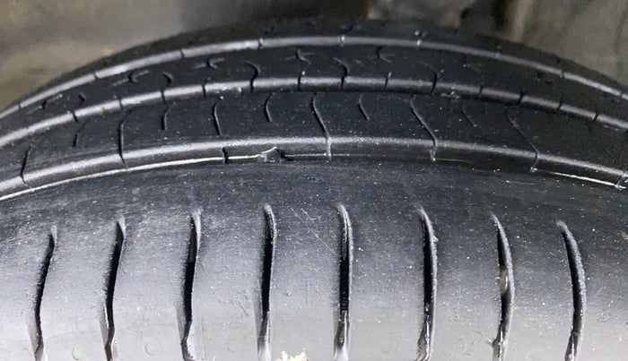 2017 Maruti Alto K10 VXI P, Petrol, Manual, 95,590 km, Left Front Tyre Tread