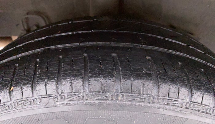 2015 Hyundai Grand i10 MAGNA 1.2 VTVT, Petrol, Manual, 45,821 km, Right Rear Tyre Tread