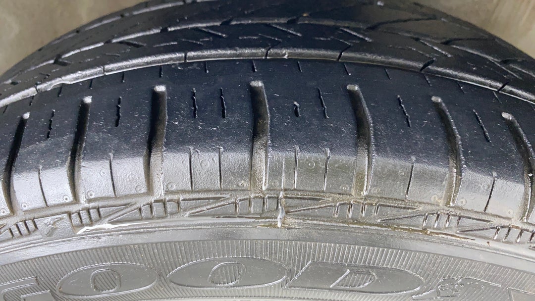 Right Front Tyre Tread