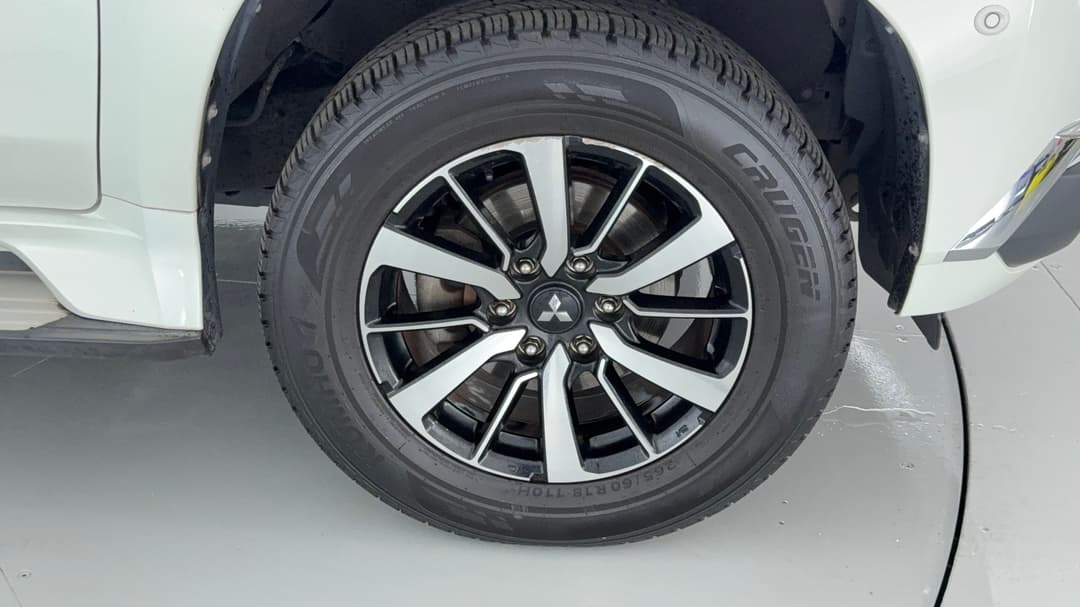 2017 Mitsubishi Pajero Sport Exceed (4x4) 7 Seat, Automatic, 122122 km, Right Front Wheel