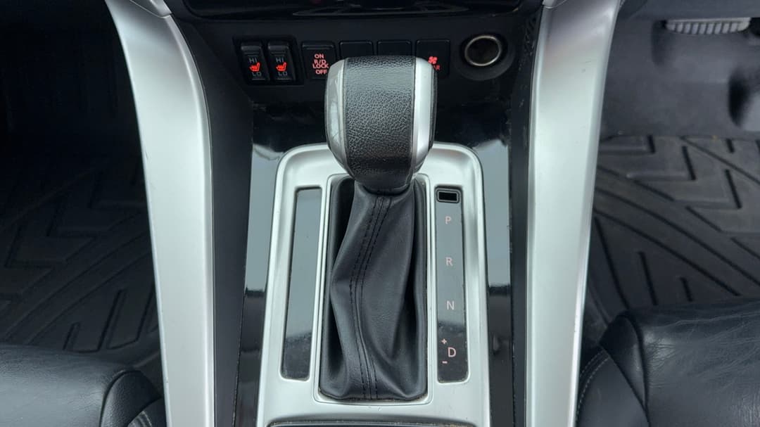 2017 Mitsubishi Pajero Sport Exceed (4x4) 7 Seat, Automatic, 122122 km, Gear Lever 