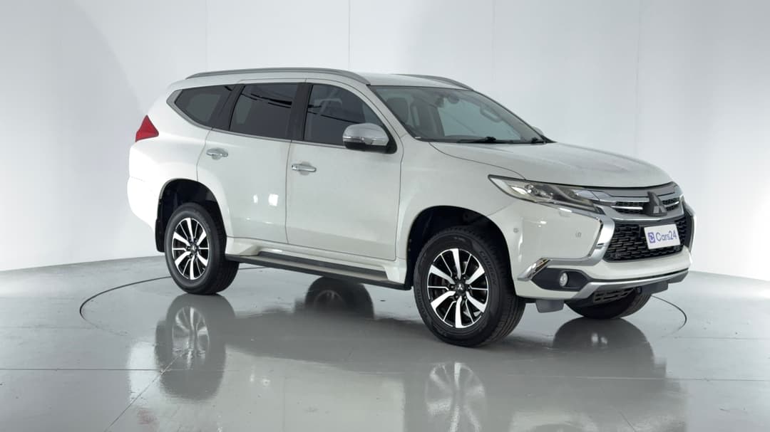 2017 Mitsubishi Pajero Sport Exceed (4x4) 7 Seat, Automatic, 122122 km, Right Front Diagonal (45- Degree) View