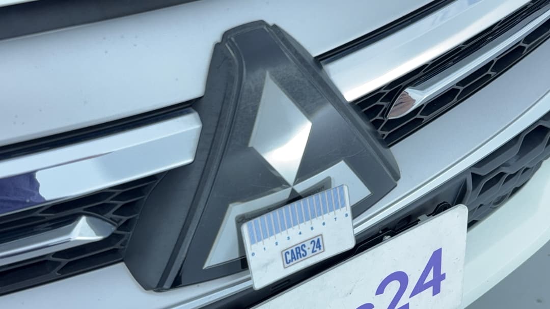 2017 Mitsubishi Pajero Sport Exceed (4x4) 7 Seat, Automatic, 122122 km, Badge Front Scratch
