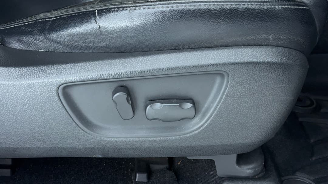 2017 Mitsubishi Pajero Sport Exceed (4x4) 7 Seat, Automatic, 122122 km, Drivers Side Adjustment Panel