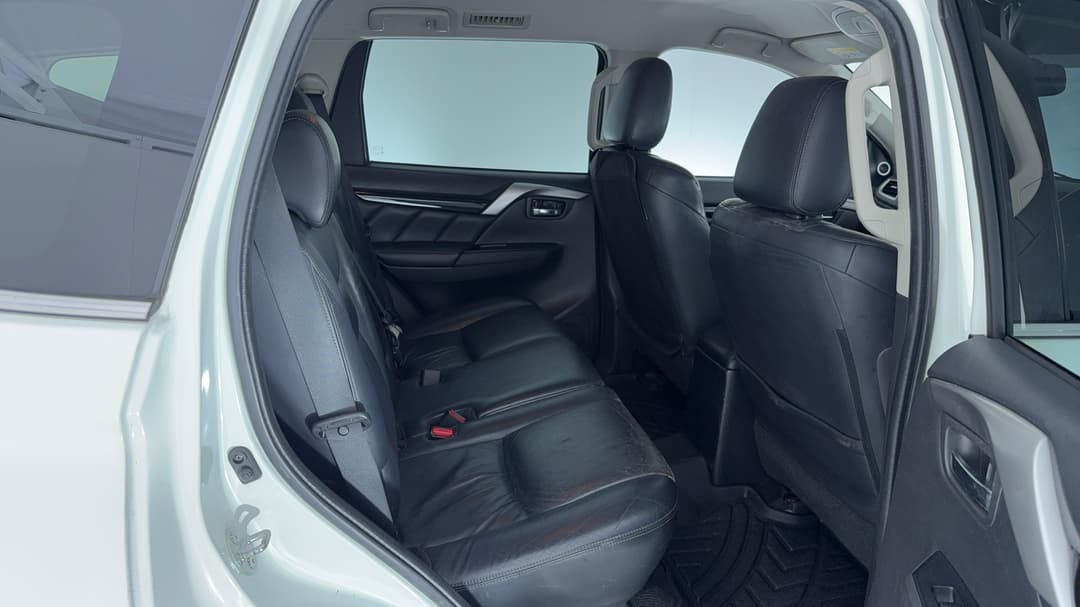 2017 Mitsubishi Pajero Sport Exceed (4x4) 7 Seat, Automatic, 122122 km, Right Side Rear Door Cabin View