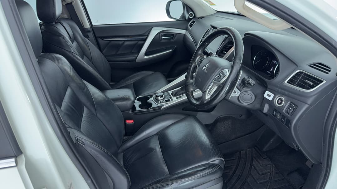 2017 Mitsubishi Pajero Sport Exceed (4x4) 7 Seat, Automatic, 122122 km, Right Side Front Door Cabin View