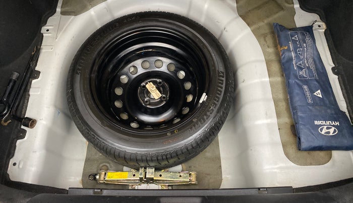 2014 Hyundai Verna FLUIDIC 1.6 SX CRDI, Diesel, Manual, 68,504 km, Spare Tyre