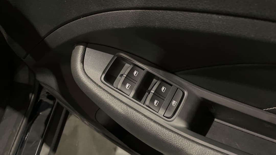 2020 MG ZS Excite, Automatic, 70291 km, Drivers Side Door Panel Controls