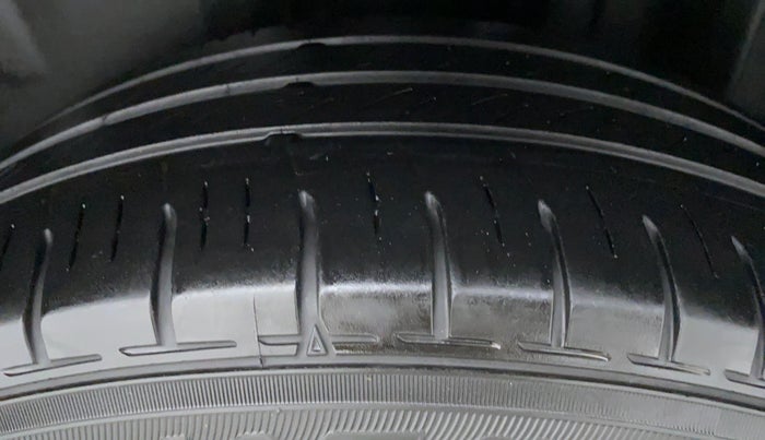 2015 Volkswagen Vento HIGHLINE TDI AT, Diesel, Automatic, 79,941 km, Left Rear Tyre Tread