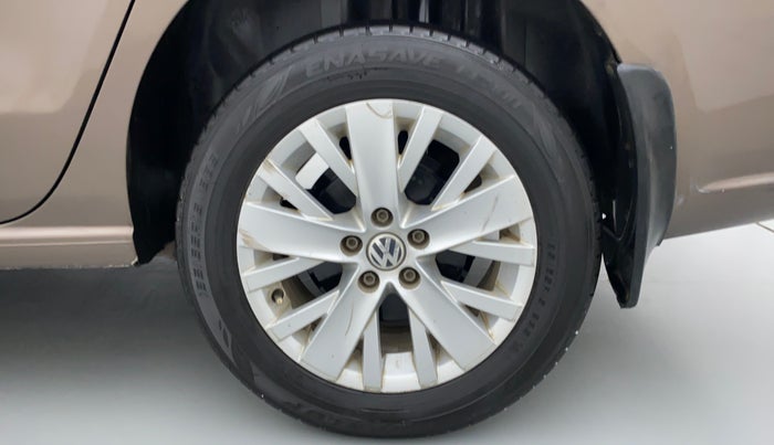 2015 Volkswagen Vento HIGHLINE TDI AT, Diesel, Automatic, 79,941 km, Left Rear Wheel