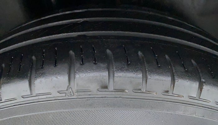 2015 Volkswagen Vento HIGHLINE TDI AT, Diesel, Automatic, 79,941 km, Right Rear Tyre Tread