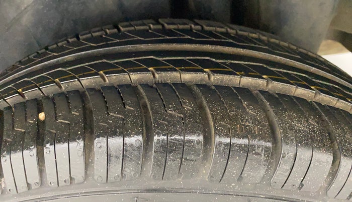 2018 Maruti Ciaz DELTA 1.4 VVT, Petrol, Manual, 67,070 km, Left Rear Tyre Tread