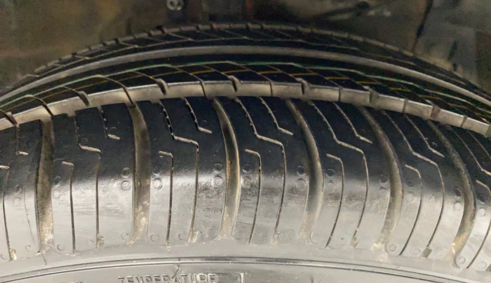 2018 Maruti Ciaz DELTA 1.4 VVT, Petrol, Manual, 67,070 km, Right Front Tyre Tread