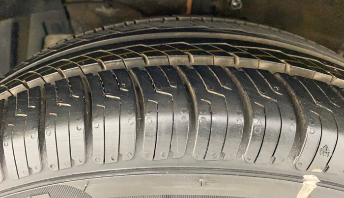 2018 Maruti Ciaz DELTA 1.4 VVT, Petrol, Manual, 67,070 km, Left Front Tyre Tread