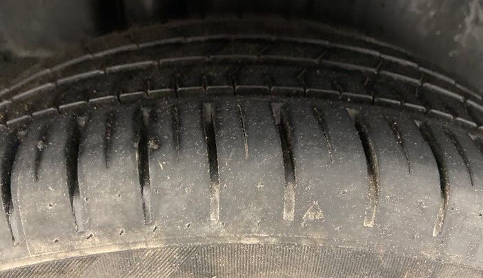 2018 Maruti Ciaz ALPHA 1.5 SHVS PETROL, Petrol, Manual, 15,387 km, Right Rear Tyre Tread