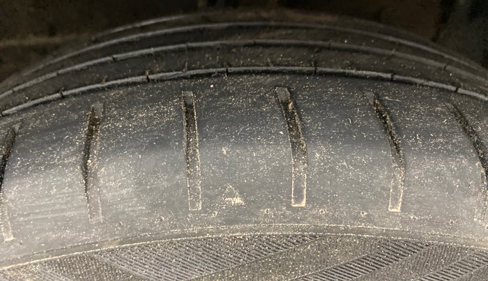 2018 Maruti Ciaz ALPHA 1.5 SHVS PETROL, Petrol, Manual, 15,387 km, Right Front Tyre Tread