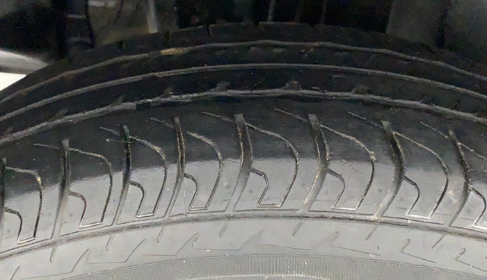 2019 Maruti Swift LXI, Petrol, Manual, 70,182 km, Right Rear Tyre Tread