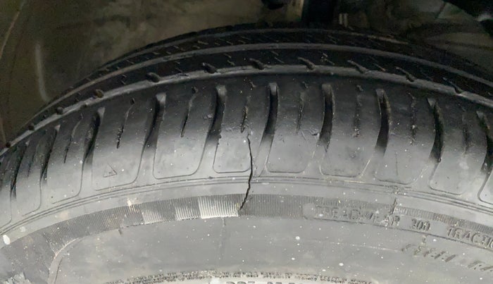 2019 Maruti Swift LXI, Petrol, Manual, 70,182 km, Right Front Tyre Tread