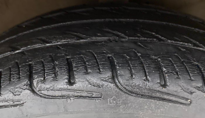 2010 Hyundai Santro Xing GLS, Petrol, Manual, 27,590 km, Right Front Tyre Tread
