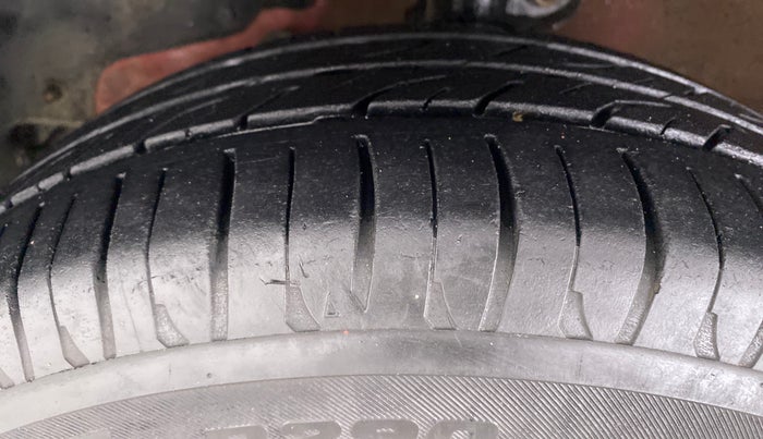 2018 Mahindra KUV 100 NXT K2 6 STR, Petrol, Manual, 18,026 km, Left Front Tyre Tread