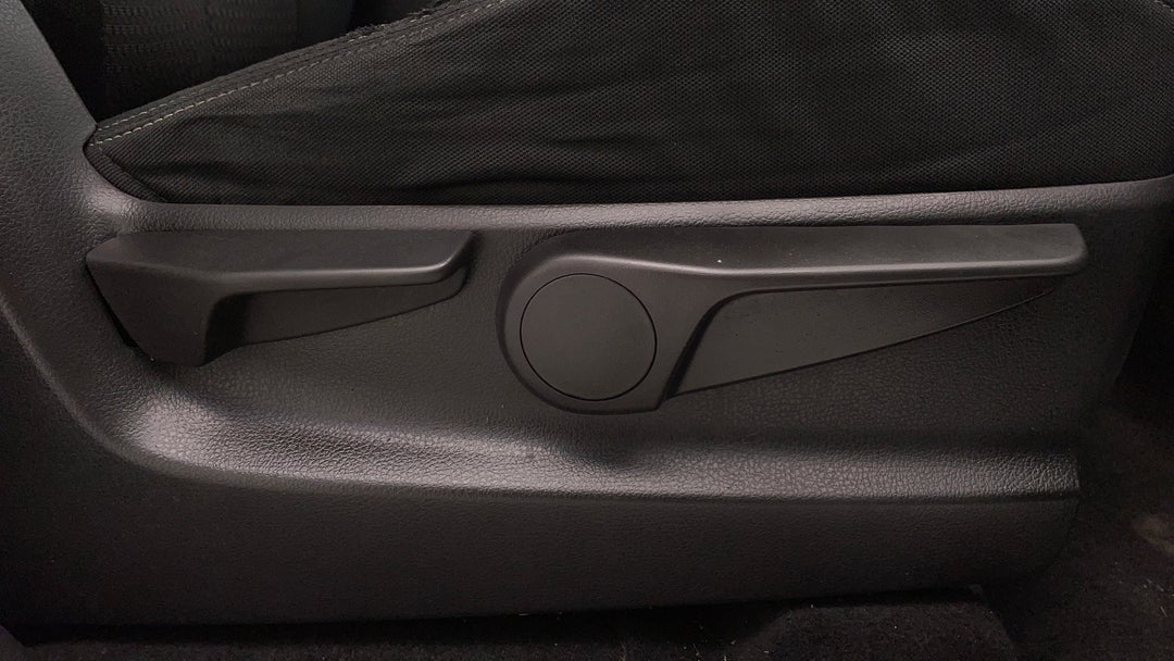 2019 Isuzu MU-X Ls-u (4x2), Automatic, 56325 km, Drivers Side Adjustment Panel