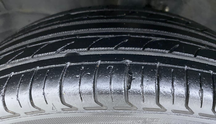 2015 Maruti Wagon R 1.0 VXI, Petrol, Manual, 55,270 km, Left Front Tyre Tread