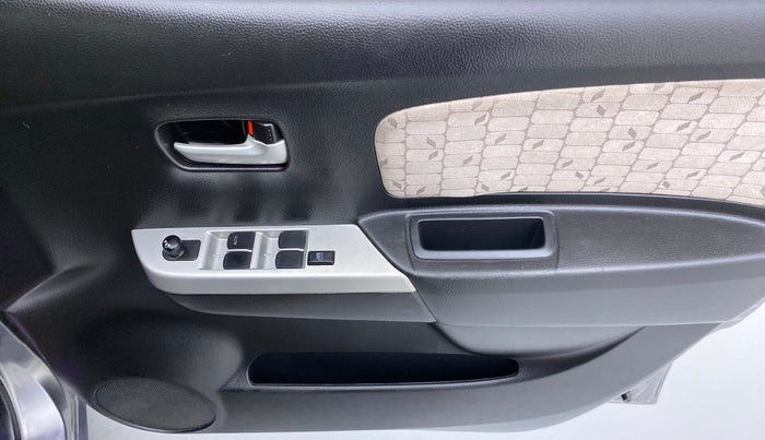 2015 Maruti Wagon R 1.0 VXI, Petrol, Manual, 55,270 km, Driver Side Door Panels Control