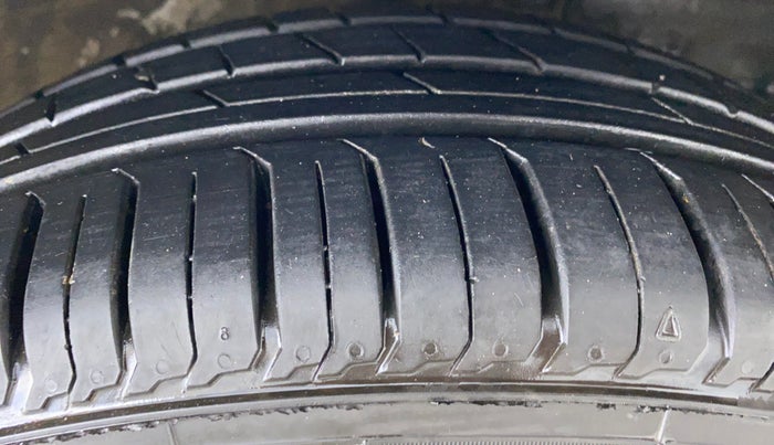 2011 Toyota Etios VX, Petrol, Manual, 57,187 km, Right Front Tyre Tread