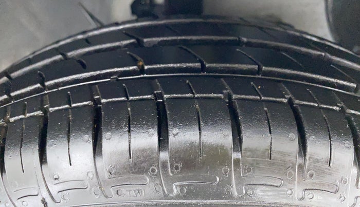 2021 Hyundai AURA S CNG, CNG, Manual, 3,869 km, Right Front Tyre Tread