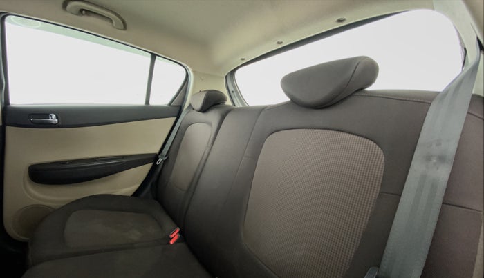 2012 Hyundai i20 SPORTZ 1.2, Petrol, Manual, 70,193 km, Right Side Rear Door Cabin