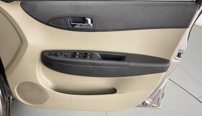 2012 Hyundai i20 SPORTZ 1.2, Petrol, Manual, 70,193 km, Driver Side Door Panels Control